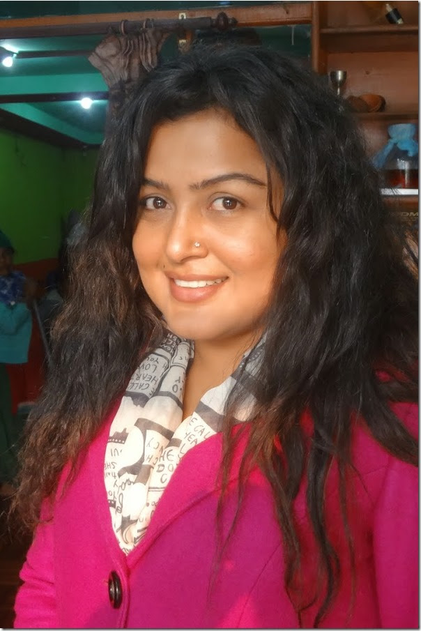 Rekha Thapa Went To Late Shiva Regmis House Nepali Movie