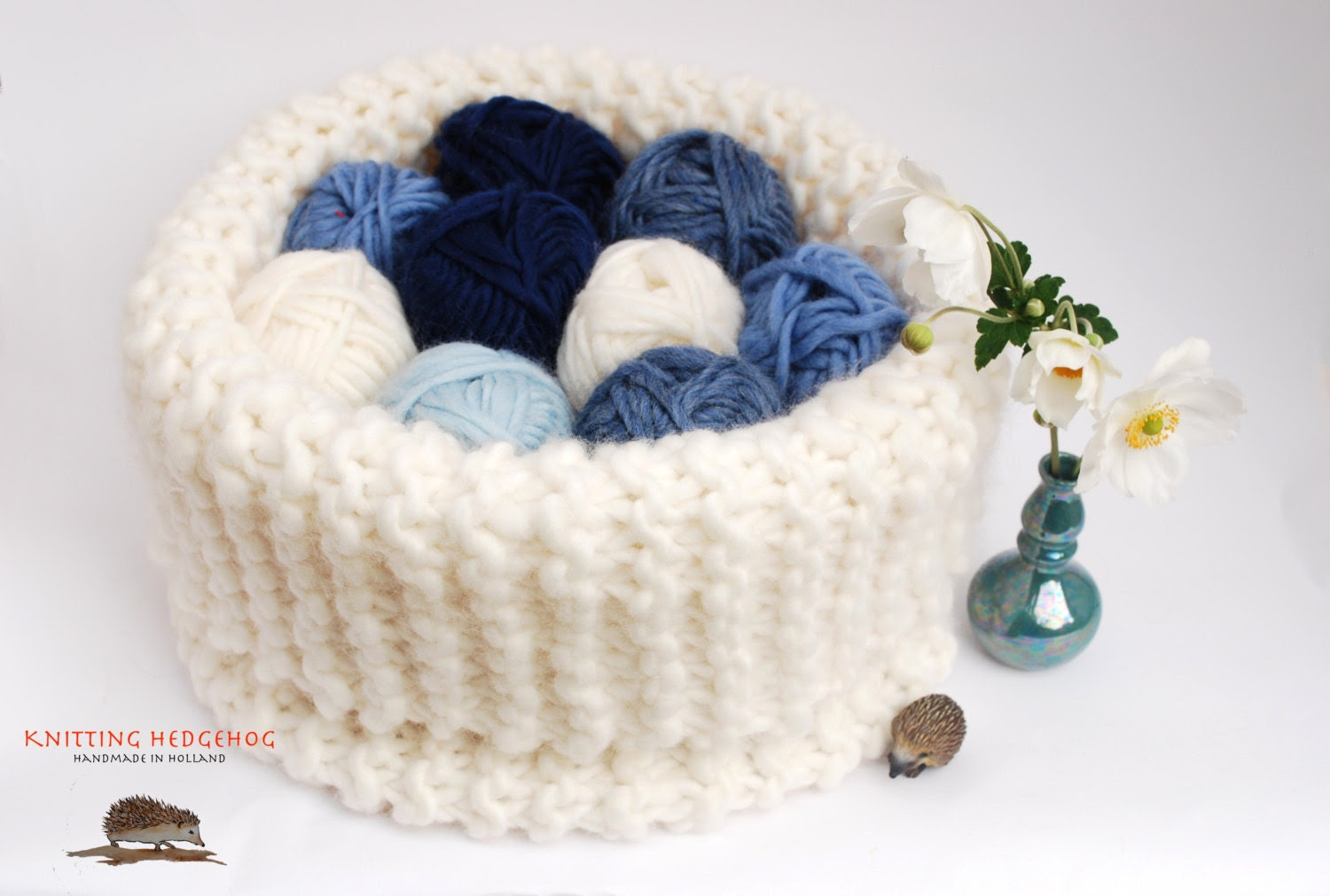 Knitted Bowl - Big Knit Basket Knitted organiser for your knitting - Hand Knit Soft Bowl White - KnittingHedgehog Knitted Bowl - Big Knit Basket Knitted organiser for your knitting - Hand Knit Soft Bowl White - KnittingHedgehog