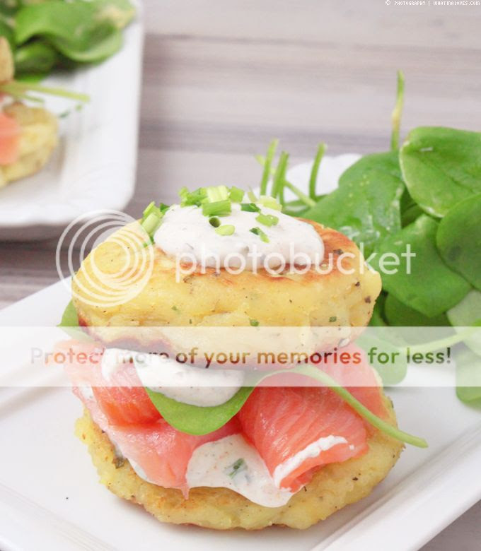 Kartoffelburger mit Lachs | whatinaloves.com Potato Burger, Burger, Portulak, Lachs, Sahnemeerrettich,