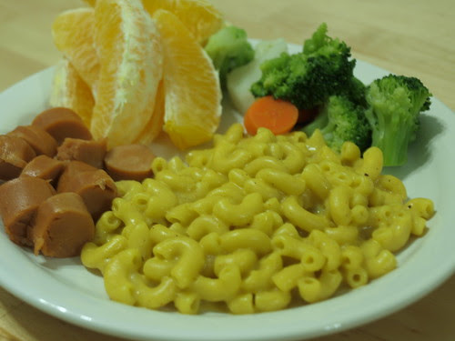 Little Vegan Meal - Mac n' Cheese w/ veggie dog, orange, vegetables