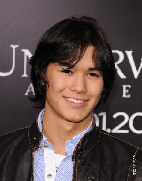 Wallpapers Space Amazing: Booboo Stewart - Photos