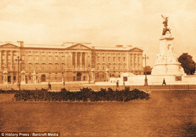 A view of Buckingham Palace taken in 1920, during King George V's reign