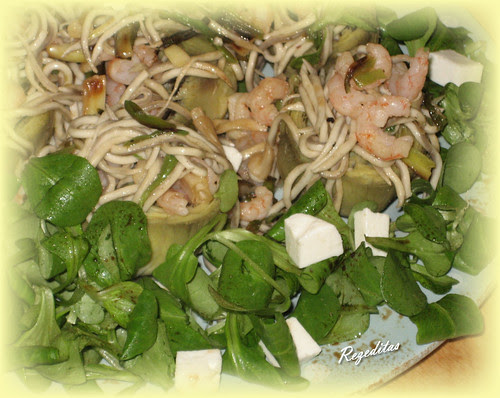 ENSALADA TIBIA DE ALCACHOFAS , GULAS Y GAMBAS