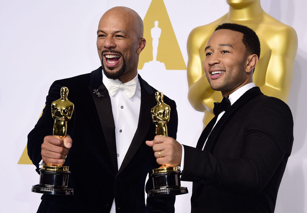 Common e John Legend, i due vincitori per la Miglior Canzone (Glory) in <em>Selma</em>.