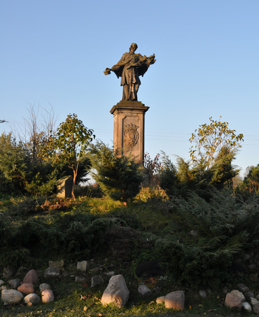 Figura kamienna św. Jana Nepomucena w Końskich