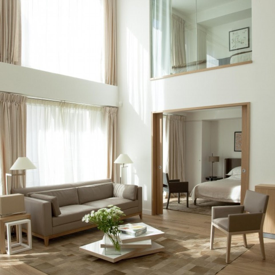Apartamentos no mesmo bloco de Paris foram alugados para £ 25.000 por mês. A taxa inclui um cozinheiro privado, motorista e porteiro 24 horas