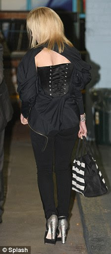 http://i.dailymail.co.uk/i/pix/2011/11/14/article-2061472-0ECBCF8400000578-145_224x510.jpg