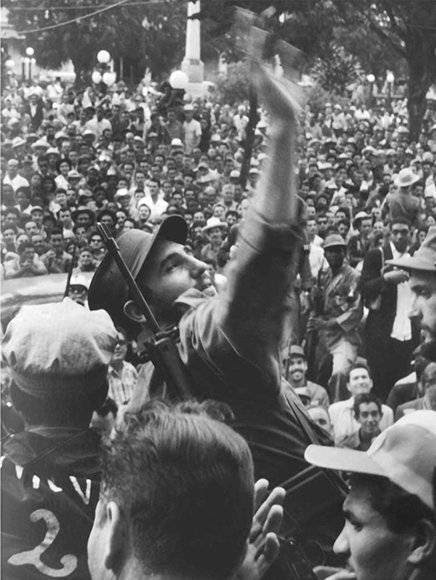 http://www.cubadebate.cu/wp-content/gallery/fidel-castro-algunas-imagenes-de-su-vida/fidel-en-santa-clara.jpg