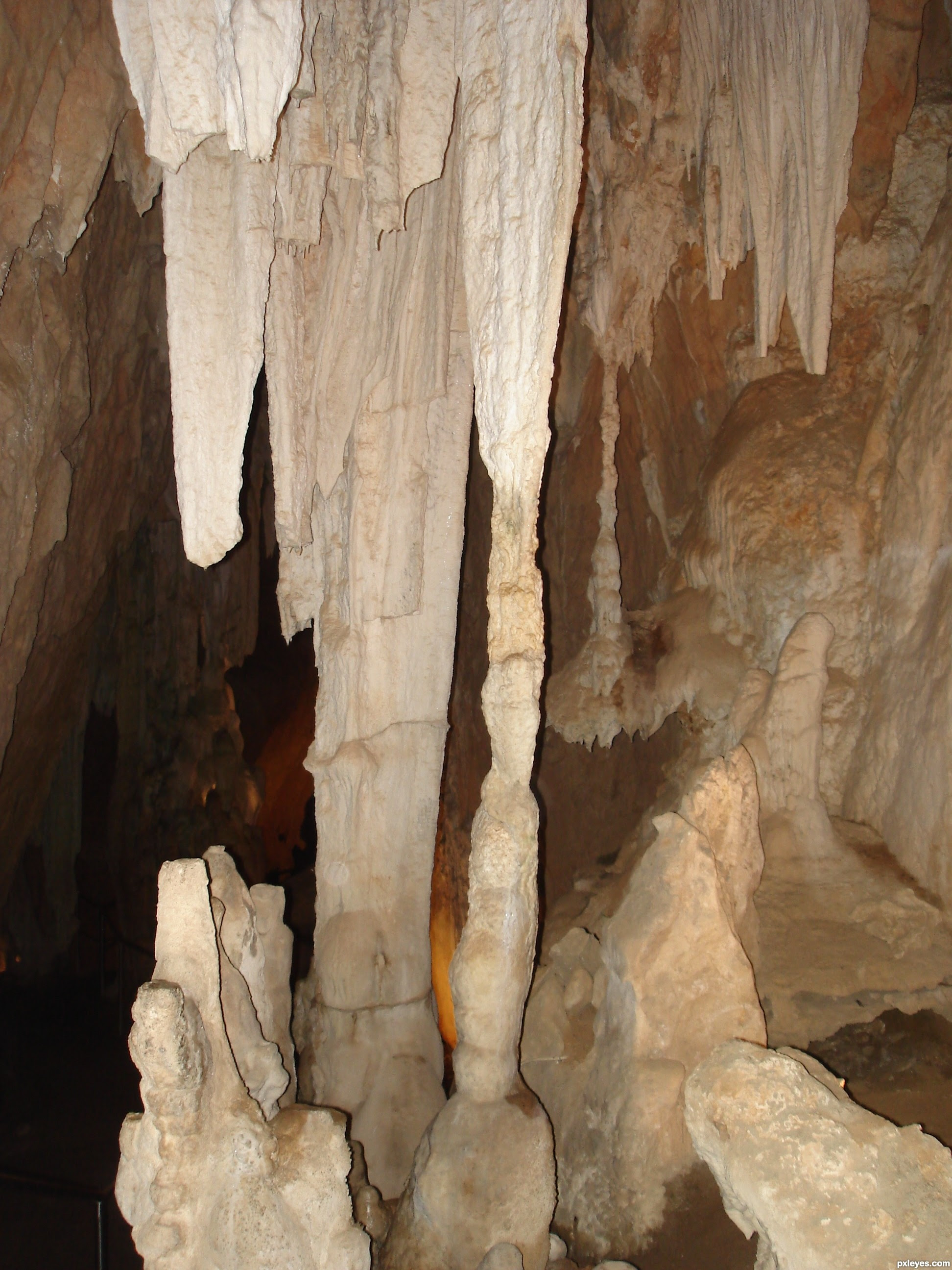 Stalagmite And Stalactite Meet / Stalactites and stalagmites are among ...