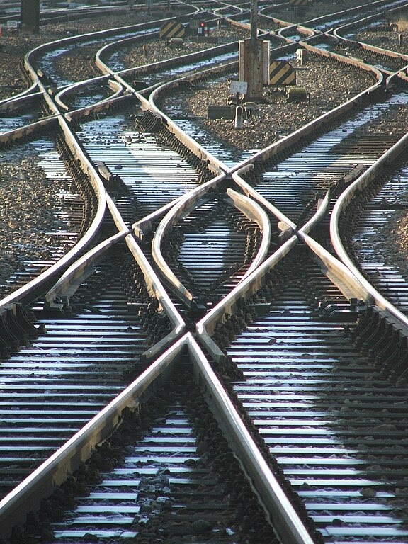 http://upload.wikimedia.org/wikipedia/commons/thumb/7/78/Double_slip_at_Munich_central.jpg/576px-Double_slip_at_Munich_central.jpg