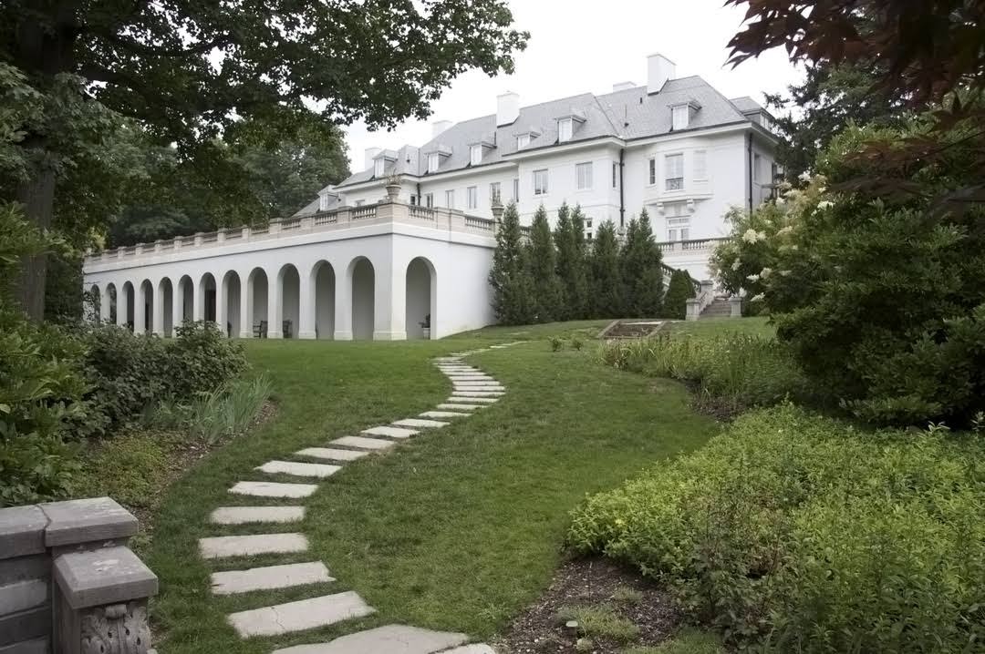 OldfieldsLilly House & Gardens