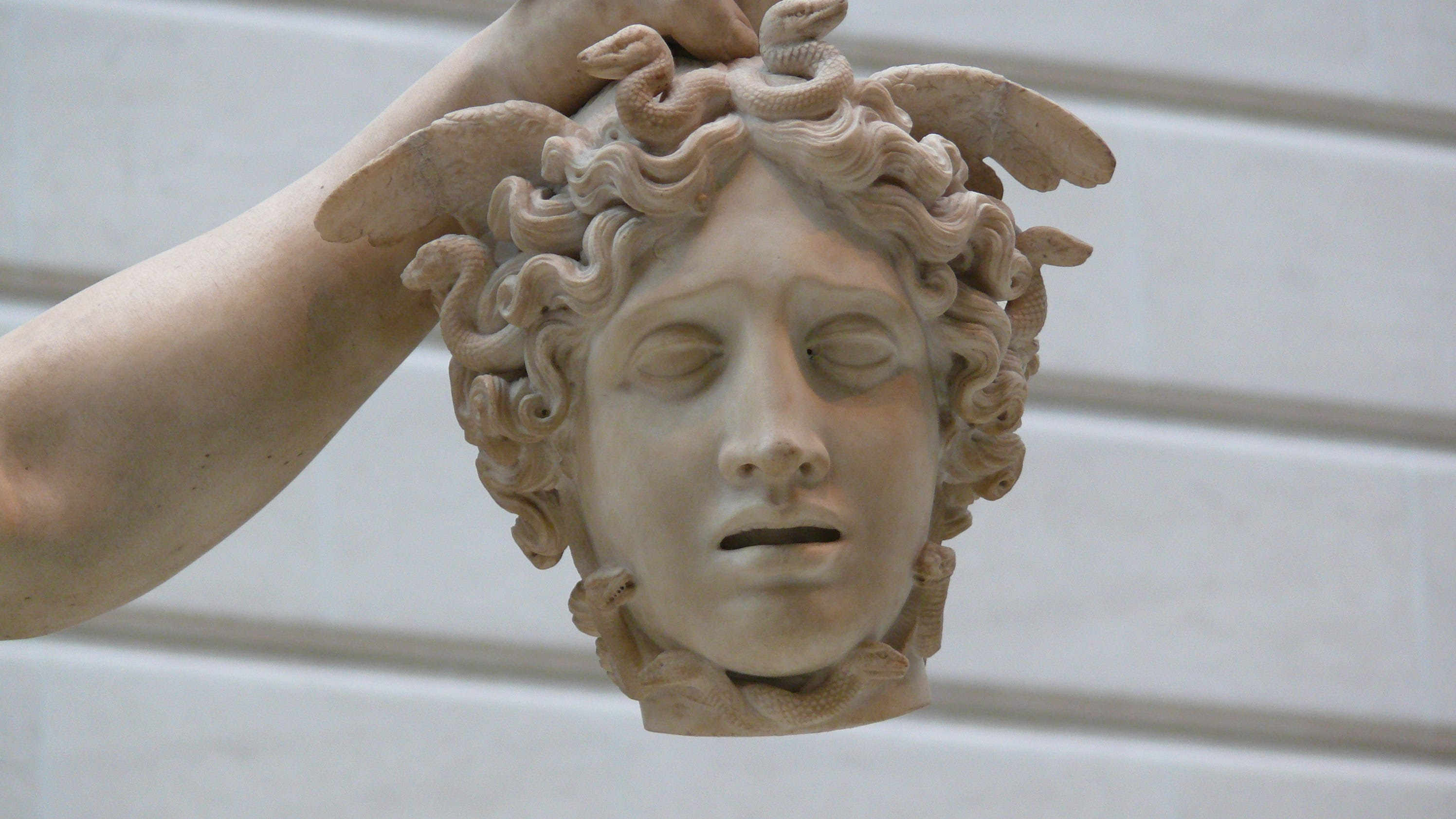 statue medusa head