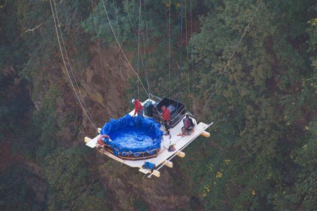 Η πιο παράξενη και πιο Παράφρων Hot Tub Ever Η πιο παράξενη και πιο Παράφρων Hot Tub Ever