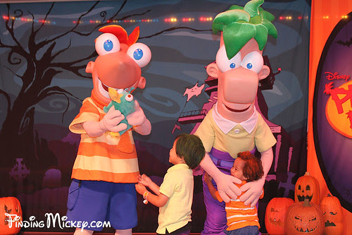 phineas & ferb meet their twins :)