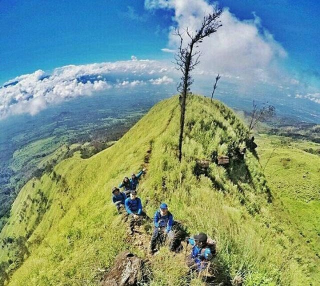 7 Jalur Gunung Terekstrim Di Indonesia Paket Wisata Gunung