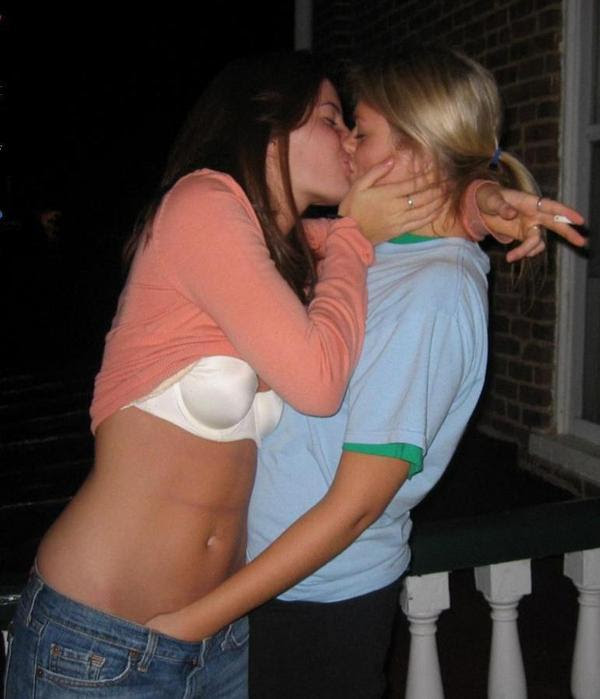 Lesbian Girls Kissing Panties - girl in bra kissing | xNakedPorn18