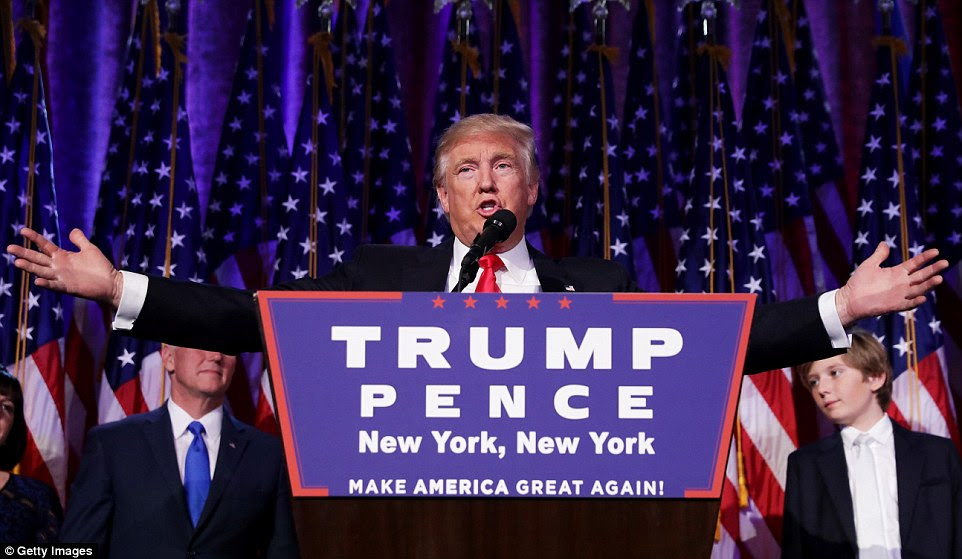 Vencedor: Presidente eleito Trump subiu ao palco pouco antes de 03:00 em Nova York e cercado por sua família agradeceu Hillary Clinton por seu serviço ao país - uma mudança acentuada no tom após a eleição mais polêmica dos EUA em memória viva