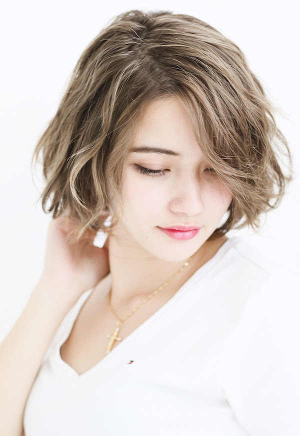 ヘアスタイルカタログ 適切な ボブ パーマ 40代 前髪なし