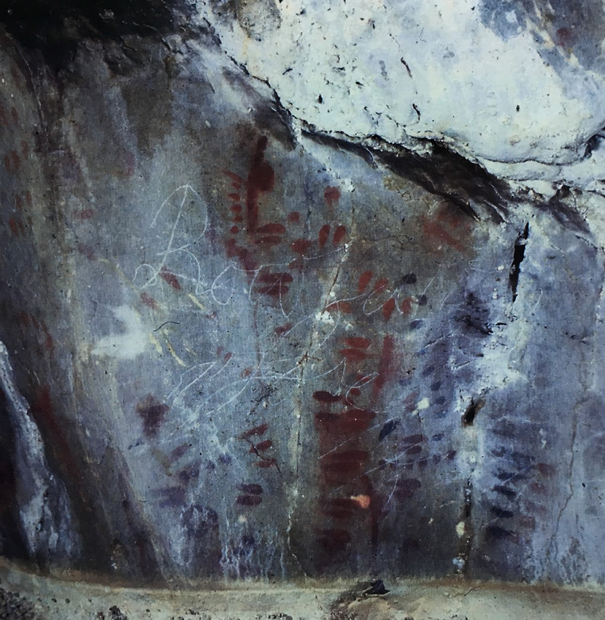 Symbols in Niaux cave