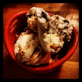 Finally time for #dessert  Freshly baked #applecrisp with #peanutbutter #icecream #yumo #sodelicious #apples #baking #rachaelray
