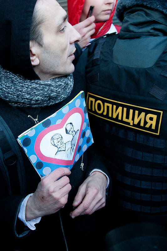 Геи против "Православных" у Думы. Часть 3