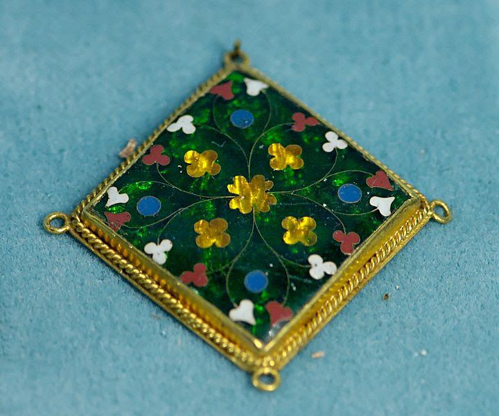 File:Enamel setting MNMA Cl23411d.jpg