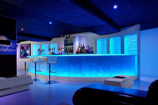 Quầy bar kính cường lực sang trọng, đẳng cấp - DACOLI