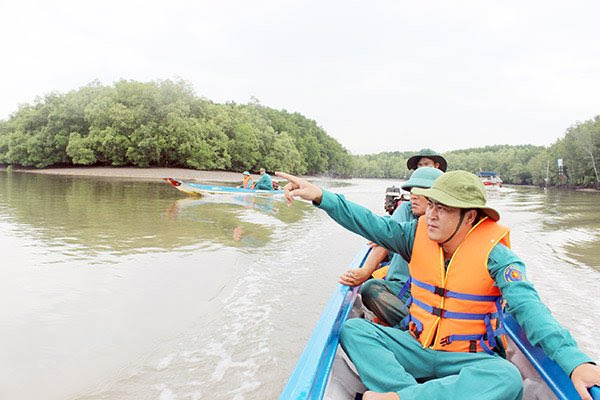 Tuần tra bảo vệ rừng là nhiệm vụ thường xuyên của lực lượng bảo vệ thuộc Ban Quản lý rừng phòng hộ Long Thành