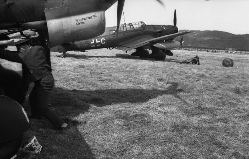 Bundesarchiv Bild 101I-761-0233-10, Norwegen, Flugzeug Junkers Ju 87