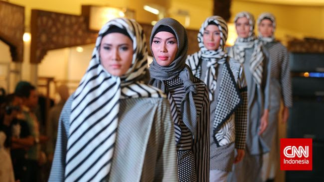 Siapa Pembeli Baju Muslim Rancangan Indonesia di Luar Negeri 