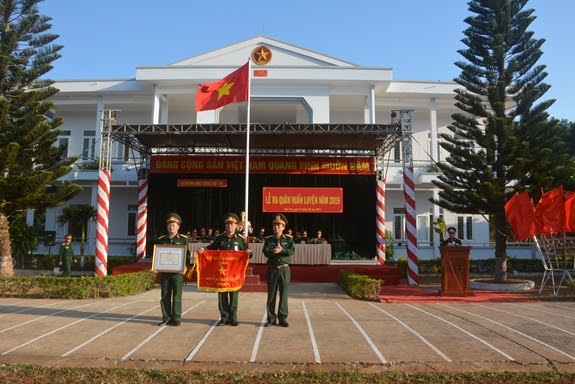Toàn quân sôi nổi ra quân huấn luyện năm 2019