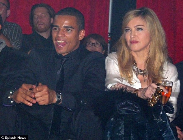 http://i.dailymail.co.uk/i/pix/2011/11/14/article-2061014-0EC9C0F400000578-886_634x486.jpg
