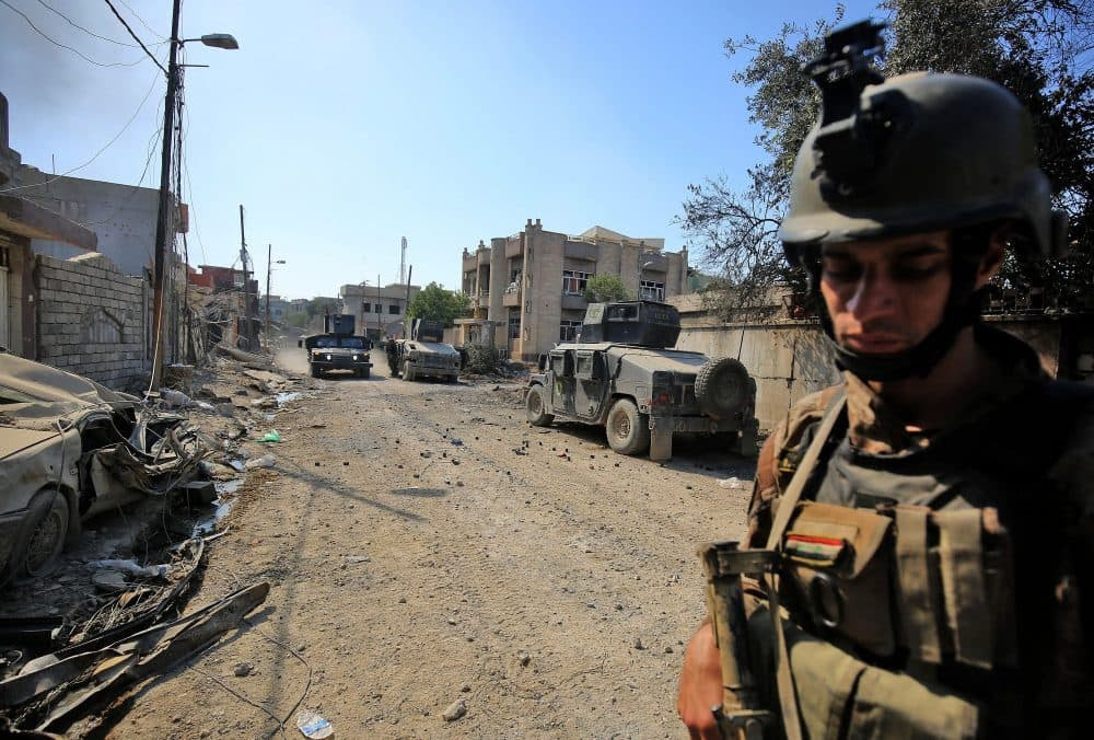 Iraqi Counter-Terrorism Services (CTS) advance in West Mosul's Al-Najjar neighborhood on May 22, 2017, during the ongoing offensive to retake the area from Islamic State group fighters. (Ahmad al-Rubaye/AFP/Getty Images)