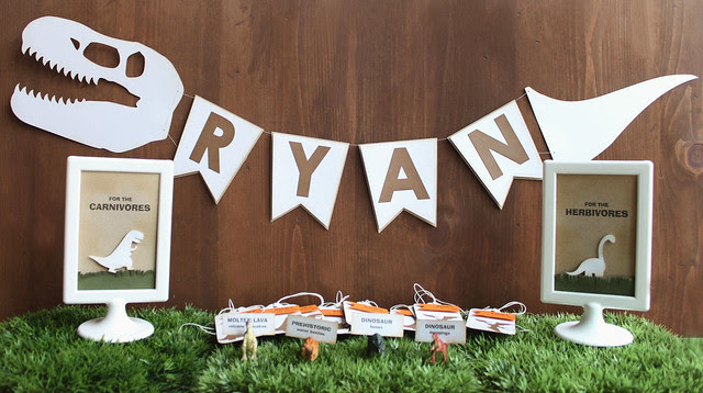 dinosaur party decorations