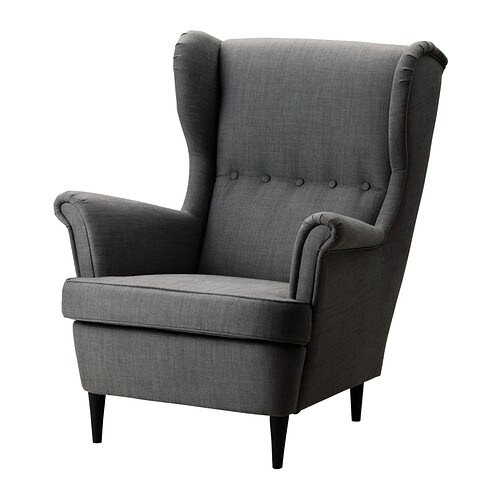 STRANDMON Lepotuoli IKEA Korkea muotoiltu selkänoja tukee hyvin päätä ja niskaa, minkä ansiosta tuolissa on erityisen mukava istua ja rentoutua.