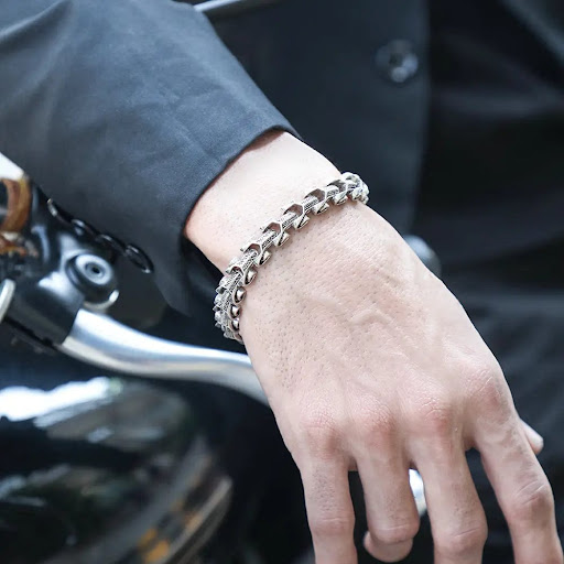 Silver Men's Stylish Bracelet 