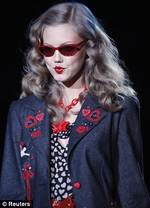 http://i.dailymail.co.uk/i/pix/2011/09/15/article-2037703-0DE6BAB700000578-586_306x423.jpg