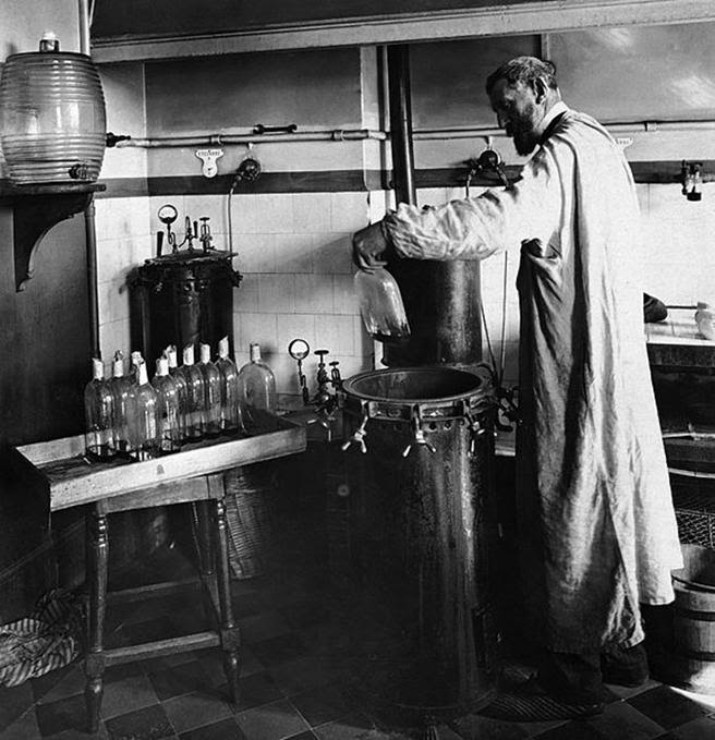 File:Louis Pasteur experiment.jpg