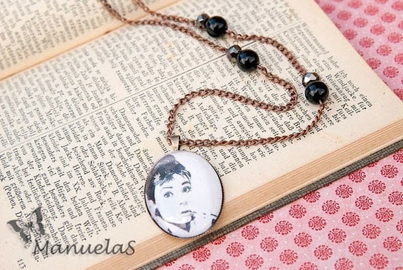 Audrey Hepburn Black & White Pendant Necklace