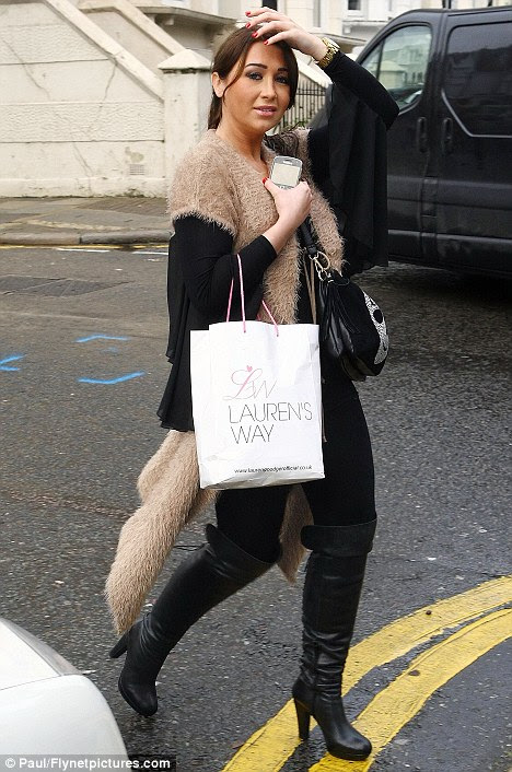 http://i.dailymail.co.uk/i/pix/2012/01/19/article-2089089-0F8809B500000578-540_468x706.jpg