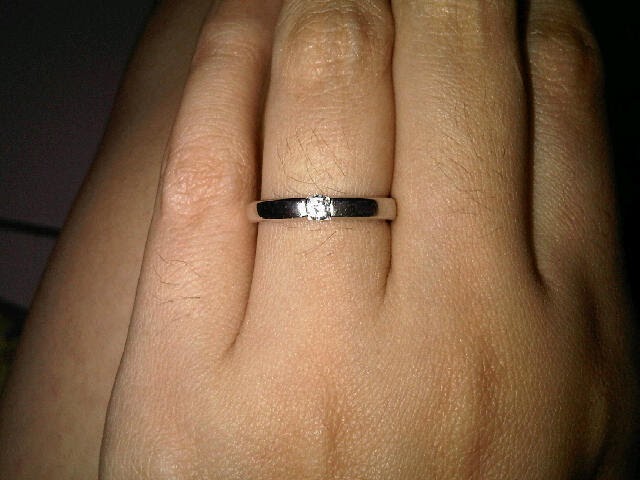 11+ Foto Tangan Pake Cincin Tunangan Olla Gambar