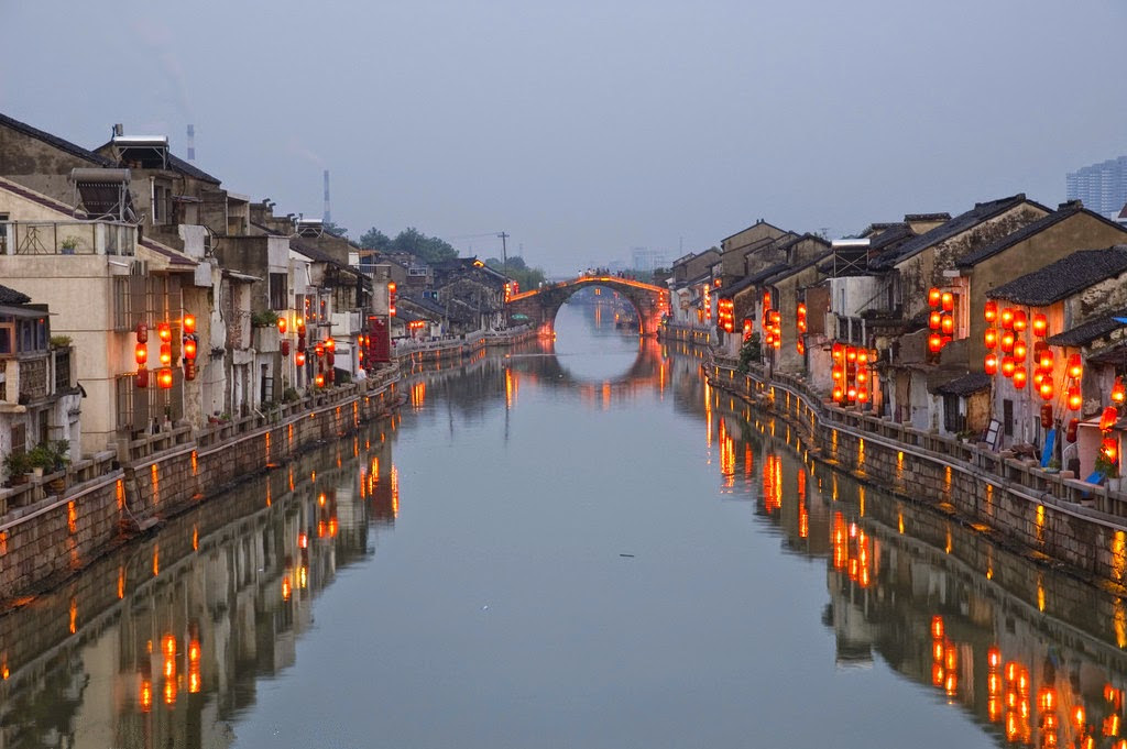 Grand Canal yakni serangkaian saluran air di Cina timur dan utara  mulai dari Beijing dan Kanal Terpanjang DIDUnia