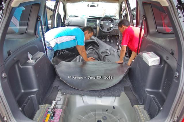 si hitam grand livina pasang pelapis jok dan karpet dasar si hitam grand livina pasang pelapis jok dan karpet dasar