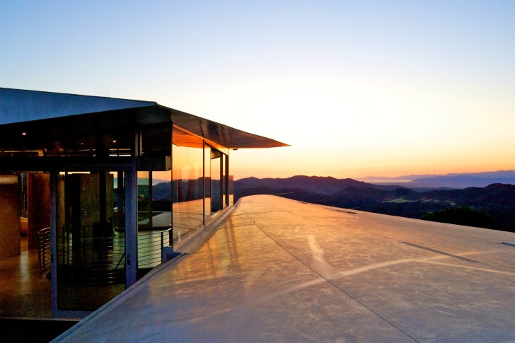 http://inhabitat.com/wp-content/blogs.dir/1/files/2011/06/747-Wing-House-David-Hertz-Architects-18.jpg