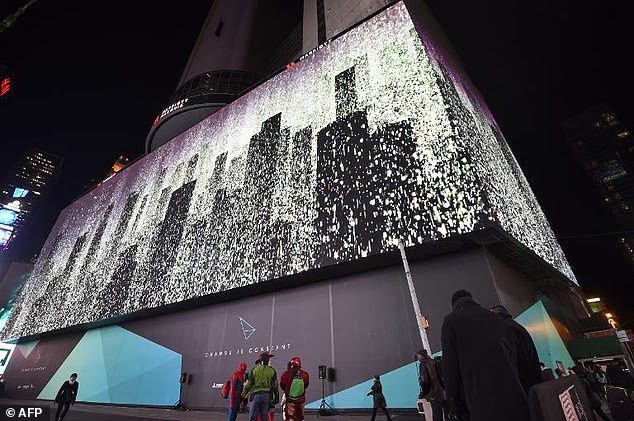 VIDEO RECORD MONDIAL cel mai mare ecran digital de inalta definitie din lume New York Times Square SUA YOUTUBE the world's largest hi-def display high-definition