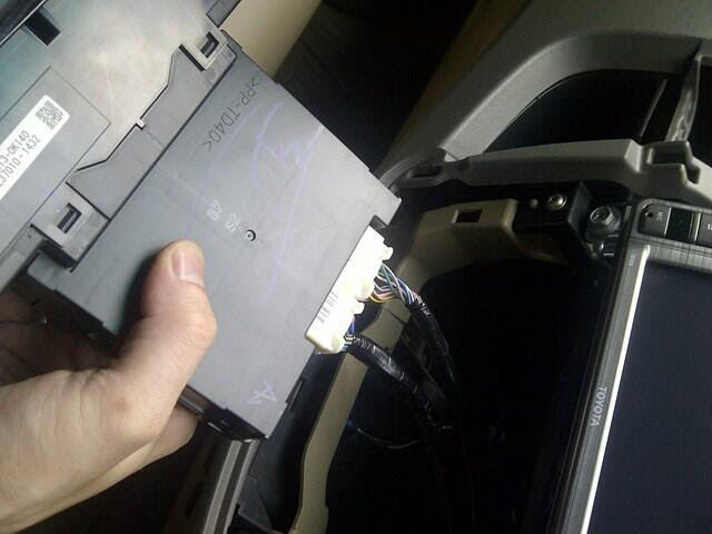 Karena posisi LED harus benar kutub konkret Cara Bongkar LED Panel AC & Base Switch Toyota Fortuner
