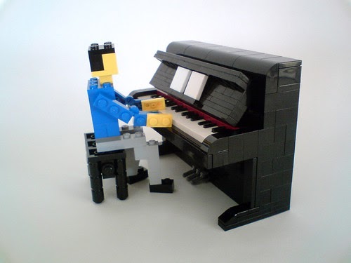 MinilandBricks: Sing me a song, piano man