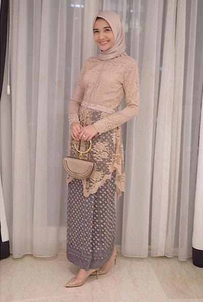 Model Baju Kebaya Yang Cocok Untuk Orang Kurus - Seputar Model