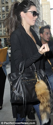 http://i.dailymail.co.uk/i/pix/2011/09/14/article-0-0DE2F28800000578-675_224x524.jpg
