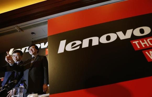 Lenovo Chairman and Chief Executive Officer Yang Yuanqing (R) gestures beside Chief Financial Officer Wong Wai-ming during a news conference announcing the company's annual results in Hong Kong May 21, 2014. China's Lenovo Group Ltd, the world's fourth-biggest smartphone vendor, saw net profit grow 29 percent for the business year ended March, as strong smartphone sales helped shore up weak growth in China. EUTERS/Bobby Yip